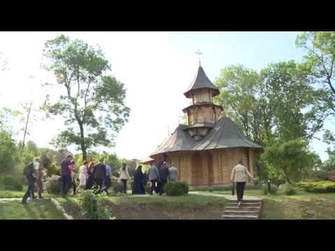 Игорь Додон посетил Монастырь в честь Святых жен мироносиц Марфы и Марии из села Хаджимус, Каушанского района