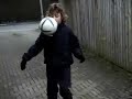 Filip Davidovski from Copenhagen juggling 2007