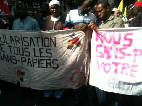 Así fue la protesta contra la expulsión de gitanos en Francia