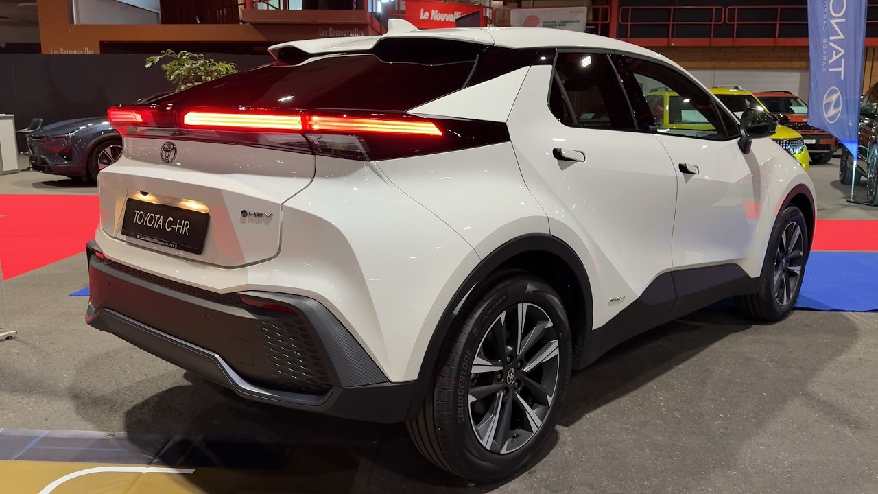 TOYOTA C-HR HEV AWD-i 2026 (UPDATED MODEL, Europe) - walkaround & PRICE