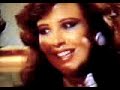 Leonela/ Estela le dice a Leonela que le escriba a Pedro.