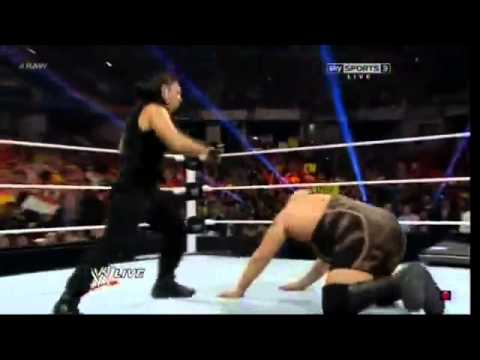 Seth Rollins (w/The Shield) vs Big Show