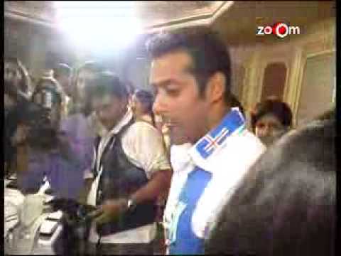 Salman refuses to take Bipasha in his arms