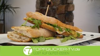 Baguette mit gegrillten Scamorza, Wallnusspesto und Rucolasalat