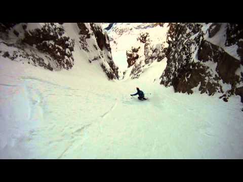 sci - Discesa del Canale Valeçant a Cortina d'Ampezzo, nel Gruppo dal Cristallo, con Giacomo Schenardi e Santiago Padros, Guide Alpine di www.dolomismo.com.