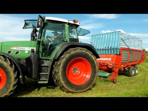 schnitt - Endlich hat sich das Wetter auch mal dazu entschieden schön zu bleiben und wir konnten die Gelegenheit nutzen um das Gras zu silieren. Eingefahren wird mit F...