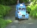 petite tentative de d�collage en 2CV..Hii Hii Hi