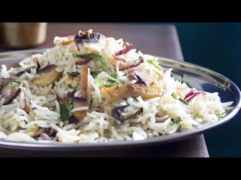riz - Riz aux champignons, un plat indien végétarien, rapide et délicieux. Une recette filmée dans la cuisine de Pankaj. http://www.pankaj-blog.com http://www.pank...