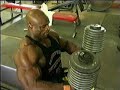 Ronnie Coleman. Press mancuernas 90 kilos.