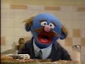 Sesame street - grover the baker