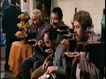 amici miei i   il necchi usa il  bagno a una festa