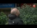 Un estropajo gigante limpia un edificio de 17 plantas en pleno centro de...
