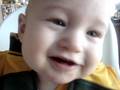 videos de Olly showing his new teeth.  ( 9 1/2 months)