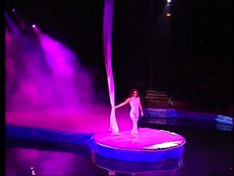 tissue - air silk,circus,воздушная гимнастка на полотнах.