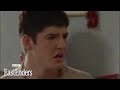 videos de FIGHT! Jamie Mitchell punches Martin Fowler! - EastEnders - BBC