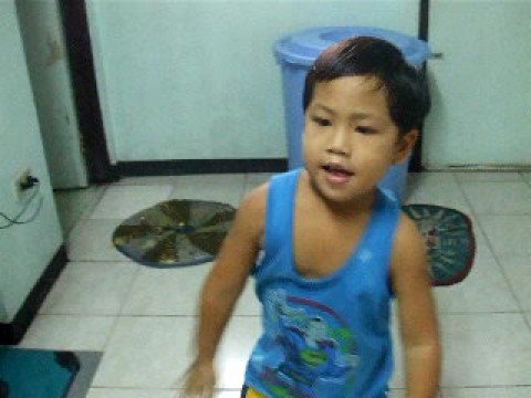 wowowee,,3yrs.old kid dancing Energo