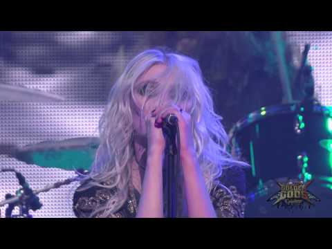 pretty - Taylor Momsen and her band The Pretty Reckless perform Heaven Knows at the Revolver Golden Gods Awards on April 23, 2014 at the Nokia Theater in Los Angeles.