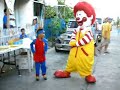 Jeff allen 2gether with Ronald Mcdonald  kid only in d phil.
