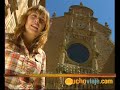 http://barcelona.muchoviaje.com - PARQUE NATURAL DE MONSERRAT (CATALUÑA) La montaña de Montserrat es, según la tradición, la montaña más importante y misteriosa de Cataluña, España. Está situada a 20 km al noroeste de Barcelona entre las comarcas del Anoia, del Baix Llobregat y del Bages. En esta montaña se sitúa, el santuario y monasterio benedictino dedicado a la Virgen de Montserrat. El nombre proviene de la palabra mont, monte y serrat que en catalán significa cadena montañosa o sierra. Tanto la palabra serrat como serralada (cordillera) provienen de sierra, derivadas de la palabra latina serra, nombre que recibe el instrumento para serrar. La montaña recibe este nombre debido a la forma que tiene el macizo que recuerda a los dientes de una sierra. En las representaciones heráldicas, Montserrat aparece como un grupo de montañas de oro sobre campo de gules con una sierra de oro que la corta por encima.