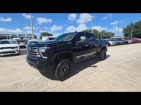 Used 2025 Black CHEVROLET 4WD CREW CAB 159" HIGH COUNTRY image 1