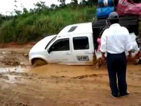 Camioneta Dmax 4X4 Enterrada.mp4