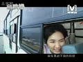 S.H.E 新专集 我的電台FM 的 新歌！Ella & 彭于晏客串演出! =)沿海公路的出口Ella:用一根火柴燒一場蜃樓借這場大雨讓自己逃走荒茫公路 無人的漂泊寂寞海嘯把我捲走用一段感情換一個朋友每一句再見割一道傷口躲在萬劫不復的街頭微笑滲透 覆水難收Hebe:倘若說放一次手就像咳一個嗽我又何苦在乎得不到的温柔*Selina:我坐在公路的出口等待天黑以后 無邊的寂寞連想你都是種残酷切磋Hebe:我目送沿海的日落緊抱一個醉生夢死的枕頭留不住回憶卻學不會放手 怎麼做*Ella:倘若說放一次手就像咳一個嗽我又何苦在乎得不到的温柔REPEAT*All:我坐在公路的出口等待天黑以后 無邊的寂寞連想你都是種残酷切磋我目送沿海的日落緊抱一個醉生夢死的枕頭留不住回憶卻學不會放手 怎麼做