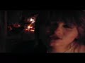 videoclip del tema 'ojal� nos despierte la lluvia' de la cantante malague�a aurora guirado.