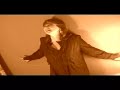 videoclip del tema 'ojal� nos despierte la lluvia' de la cantante malague�a aurora guirado.