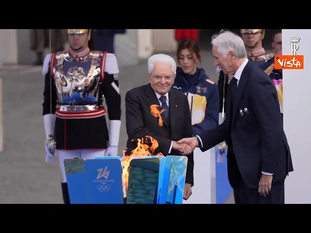 Milano-Cortina, Mattarella accende il braciere Olimpico alla cerimonia al Quirinale