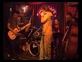 tengo que decir que es mi primer concierto con candymen y tambi�n hac�a m�s de 3 a�os que no pisaba un escenario.
con eso lo que digo es que soy un desastre con la armonica.....
pobas tocando la armonica con el grupo the candymen en el jazzcafe en cordoba. todo improvisado, bueno como siempre...
la canci�n se llama 
