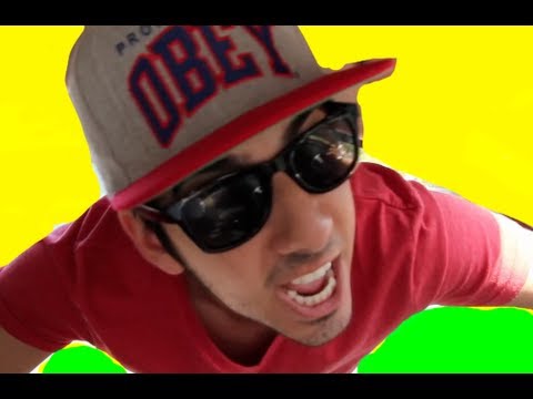slaan - http://twitter.com/realiteittijd & http://twitter.com/dylanhaegens.