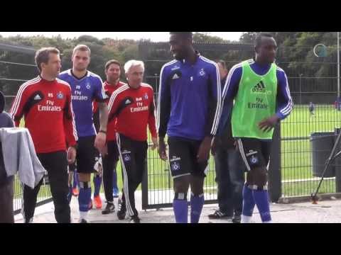 marwijk - Bert van Marwijk beim Vorbereitungs-Training zum Spiel des Hamburger SV in Frankfurt.