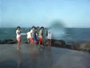 Unas olas calan enteros a los chiquitos
