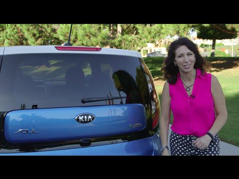 2015 Kia Soul EV Car Review – Lauren Fix, The Car Coach