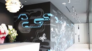 未来のクリエイティブオフィスはここまでやる!社内の壁にストリートアートが出現。