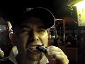 Comiendo un escorpion en Tailandia