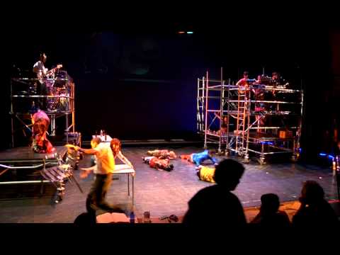 Ensaios de Galicia Caníbal, o musical. «Alégrame el día»