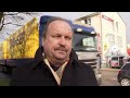 angenfeld (NRW) -- Bei einem Familiendrama in Langenfeld (Nordrhein-Westfalen) tötete ein Familienvater (34), seine Frau (33), seinen kleinen Sohn (5) und die neun Monate alte Tochter. Anschließend legte der Mann in der Wohnung ein Feuer. Ob er sich danach selbst tötete oder durch das Feuer starb, ist nach Angaben der Polizei noch offen.