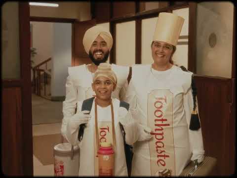 Mind Your Language-Neeche Wala Sab Dekh Lega