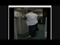 Gordinho dança no trabalho e vira hit na web