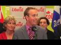 Ryan Hillier sur le bureau des passeports