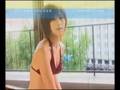 ビキニでグラビアポーズ
