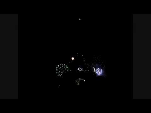 La fiesta de la Torre Eiffel en un minuto