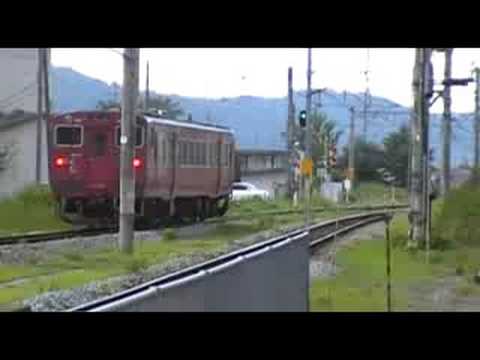 JR江原駅を発車する回送中のキハ41-2001
