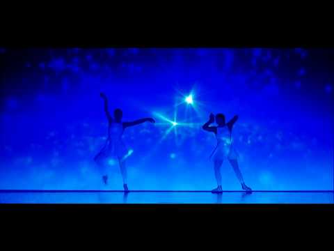 Невероятный танец со световым шоу
