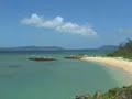 石垣島ポータル-八重山島風http://www.ishigaki.fm/石垣島の西側、竹富島、小浜島、西表島を見渡せるビューポイント。こちらも立派な灯台があり、石垣海上保安部のライブカメラが設置されていてネット上で遠隔操作もできる。冬場は島々の方面に夕日が沈む為、ライブカメラの遠隔操作も混雑気味？？灯台周辺には憩いのスペースもあり、ドライブの休憩にはもってこいのスポット。