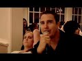 Chica ebria vomita durante discurso en una boda