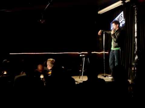 Jamie Kennedy fights with heckler and leaves stage pissed off