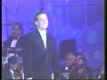 Intro televisivo del Festival OTI Mexico 2000 y la presentacion del cantante Emmanuel, con la musica de fondo de la orquesta dirigida por Nando Hernandez, los cuales tocan la cancion 