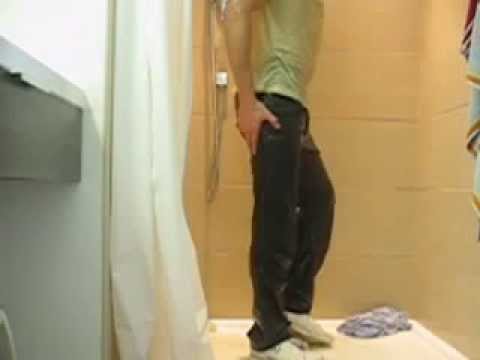 BOXERGREEN - A short shower with a new black jeans, grey boxer, green t-shirt and blue sweet.
